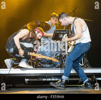 Sep 13, 2015 - Raleigh, North Carolina; USA - führt Musiker JACK ANTONOFF der Band The Bleachers live als Teil des G105 Shin Dig, die in Walnut Creek Amphitheater befindet sich in Raleigh stattfand. Copyright 2015 Jason Moore. © Jason Moore/ZUMA Draht/Alamy Live-Nachrichten Stockfoto