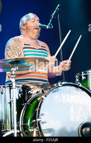 Sep 13, 2015 - Raleigh, North Carolina; USA - tritt Drummer CHRIS PHILLIPS von der Band IAMDYNAMITE als Bestandteil des G105 Shin Dig, die in Walnut Creek Amphitheater befindet sich in Raleigh stattfand. Copyright 2015 Jason Moore. © Jason Moore/ZUMA Draht/Alamy Live-Nachrichten Stockfoto