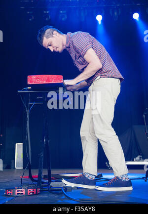 Sep 13, 2015 - Raleigh, North Carolina; USA - führt Musiker PAUL MEANY MUTEMATH-Band live im Rahmen des G105 Shin Dig, die in Walnut Creek Amphitheater befindet sich in Raleigh stattfand. Copyright 2015 Jason Moore. © Jason Moore/ZUMA Draht/Alamy Live-Nachrichten Stockfoto