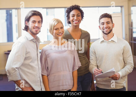 Porträt des Lächelns Business-Team im Büro Stockfoto