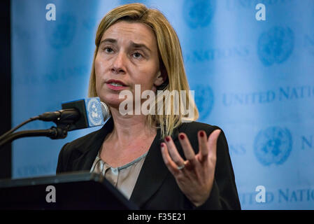 New York, Vereinigte Staaten von Amerika. 29. Sep, 2015. Federica Mogherini spricht vor der Presse nach einer Sondersitzung ministerieller Ebene bei den Vereinten Nationen zur syrischen Flüchtlingskrise. Bildnachweis: Albin Lohr-Jones/Pacific Press/Alamy Live-Nachrichten Stockfoto