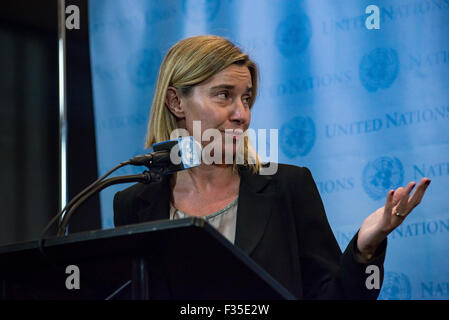 New York, Vereinigte Staaten von Amerika. 29. Sep, 2015. Federica Mogherini spricht vor der Presse nach einer Sondersitzung ministerieller Ebene bei den Vereinten Nationen zur syrischen Flüchtlingskrise. Bildnachweis: Albin Lohr-Jones/Pacific Press/Alamy Live-Nachrichten Stockfoto