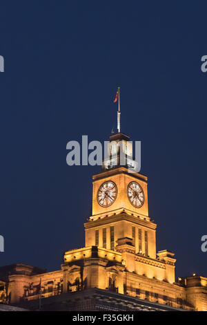 Der Glockenturm auf dem Zollhaus, Shanghai, China.  Das Zollhaus ist eines der bekanntesten Gebäude am Bund. Stockfoto