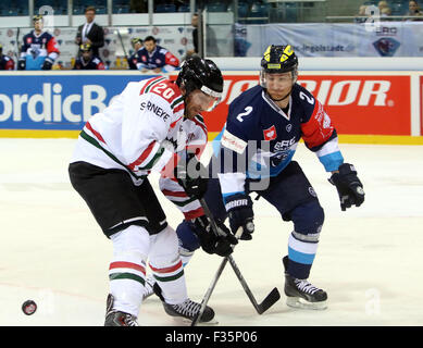 29. September 2015 - Ingolstadt, Bayern, Deutschland - von linken Joel LUNDQVIST (Göteborg), Patrick MCNEILL (Ingolstadt / CAN),. Ice Hockey Hockey Champions League CHL, ERC Ingolstadt Vs Froelunda Goteborg, Ingolstadt, Saturn-Arena, 29. September 2015, in der ersten k.o.-Runde der CHL Ingolstadt gegen Göteborg gewinnt das erste Match 4:2 (Credit-Bild: © Wolfgang Fehrmann/Wolfgang Fehrmann über ZUMA Draht) Stockfoto