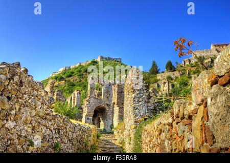 Die historische Stätte von Mystras, eine byzantinische Burg in Griechenland Stockfoto