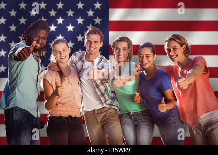 Zusammengesetztes Bild der happy Friends im park Stockfoto