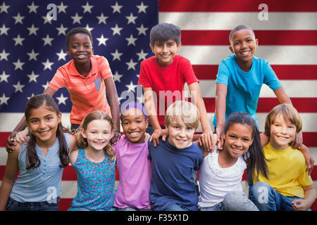 Zusammengesetztes Bild der happy Friends im park Stockfoto