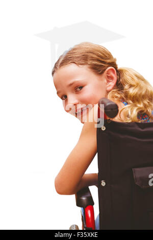 Zusammengesetztes Bild des Porträts von niedlichen Mädchen sitzen im Rollstuhl Stockfoto