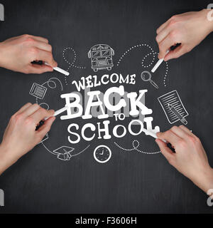 Zusammengesetztes Bild mehrere Hände schreiben mit Kreide Stockfoto