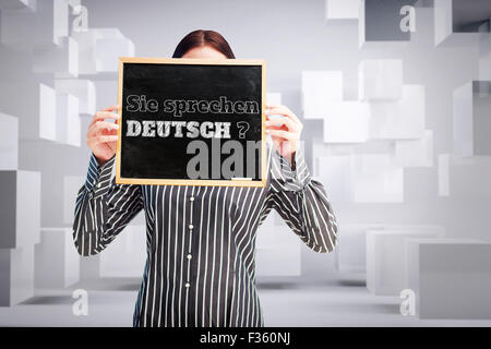 Zusammengesetztes Bild der Geschäftsfrau zeigt board Stockfoto