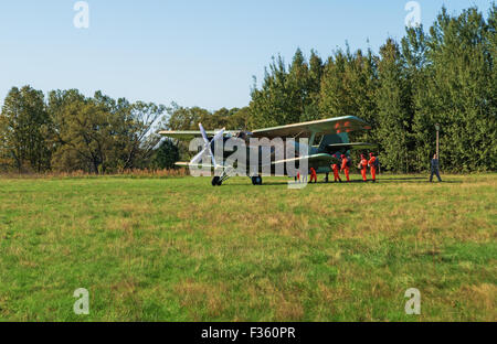 Fallschirmspringer - 2014. Vor dem Start. Stockfoto