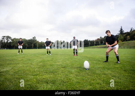 Rugby-Spieler training auf Platz Stockfoto