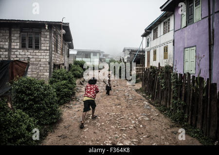 Straßenszene in kleinen Dorf in der Nähe von Kalaw, Shan State in Myanmar Stockfoto