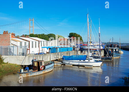 Boote vor Anker bei Barton Haven Werft, Barton auf Humber, North Lincolnshire, England UK Stockfoto