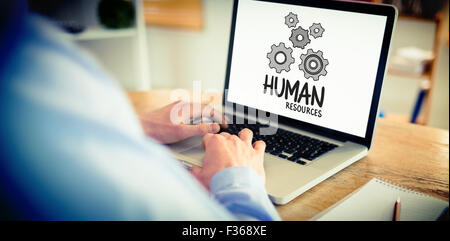 Zusammengesetztes Bild der Geschäftsmann auf seinem Laptop arbeiten Stockfoto