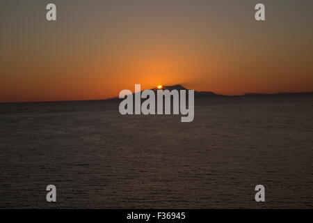 Sonnenuntergang über der Isola Ischia im Golf von Neapel Stockfoto