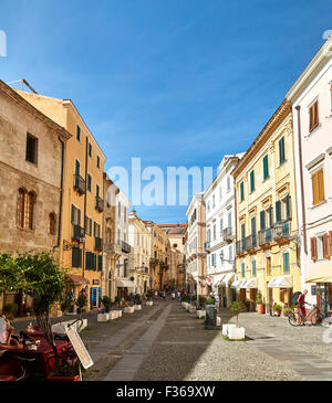 Straßenszene in Alghero, Sardinien Stockfoto