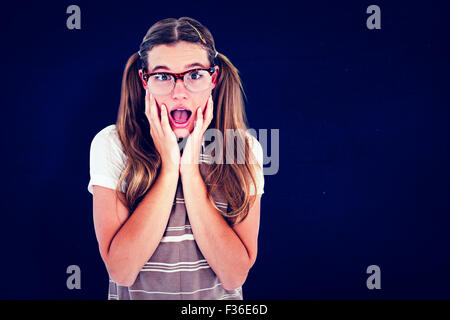 Zusammengesetztes Bild überrascht geeky Hipster Blick in die Kamera Stockfoto