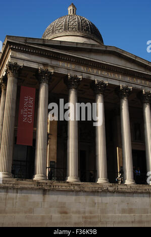 Die Nationalgalerie (1834 – 1838). Neoklassizistische Gebäude, entworfen von William Wilkins (1778-1839). Trafalgar Square. London. Vereinigtes Königreich. Stockfoto