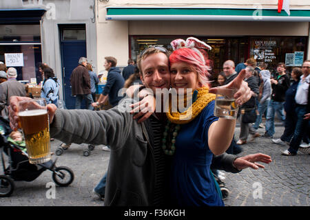 Nachtleben in Brügge: Orte und Distrikte to Go Out in Brügge. Nightlife-Wise, ist Brügge zugegebenermaßen nicht die wildesten Stadt. Als ein rath Stockfoto