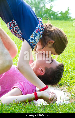 Glückliche junge Liebespaar Stockfoto