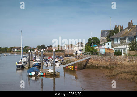 Boote in Bath ein Dorf am Fluss Eve im East Devon England Großbritannien Stockfoto