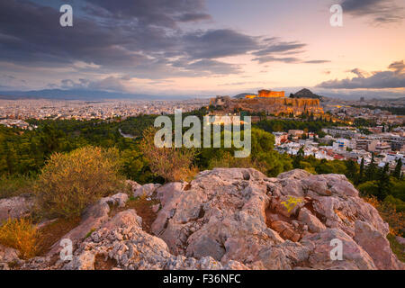 Morgen Blick auf Akropolis vom Philopappos-Hügel im Zentrum von Athen. Stockfoto