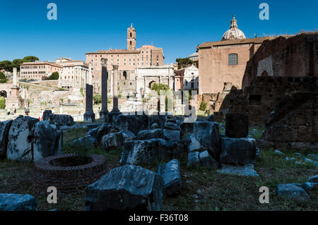 Rom, Italien - 5. August 2015: Blick auf das Forum Romanum in Richtung der Tabularium Stockfoto