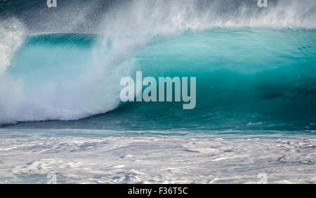 Banzai Pipeline Fass Welle Stockfoto