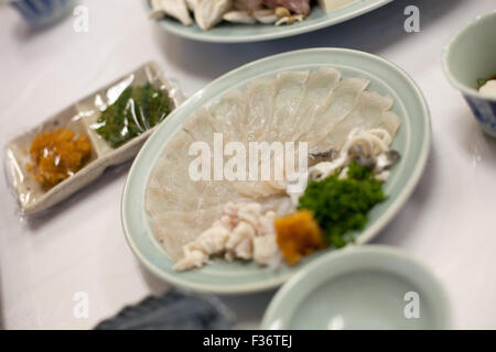 Fugu Sashimi auf Platte Schärfentiefe geschnitten Stockfoto