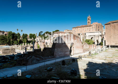 Rom, Italien - 5. August 2015: Blick auf das Forum Romanum in Richtung der Tabularium Stockfoto