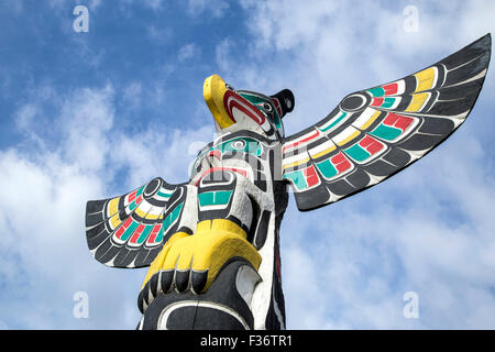 Totempfahl Thunderbird in Duncan, Stadt des Totems, Cowichan Valley, Vancouver Island, British Columbia, Kanada, Nordamerika. Stockfoto