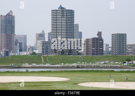 freiem Himmel Park Baseball Feld Fluss Wohnungen Stockfoto