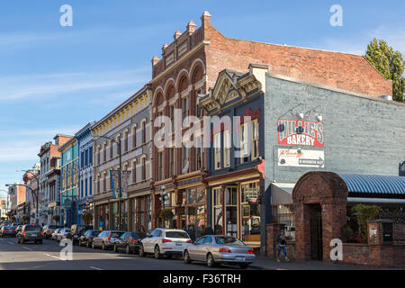 Historische Architektur und farbenfrohe Ladenfronten in Victoria, Vancouver Island, British Columbia, Kanada, Nordamerika. Stockfoto