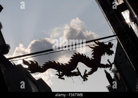 Silhouette Drachen Wolken Gasse Chinatown Stockfoto