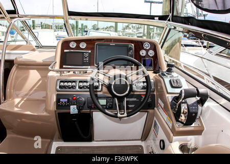 Formel 37 PC Interieur in Norwalk Boat Show im 25. September 2015 in Norwalk, CT. Stockfoto