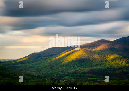 Den Sonnenuntergang über den Bergen der Great Smoky Mountains National Park in Tennessee Stockfoto