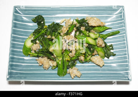 Unter Rühren gebraten chinesischer Kohl mit Hackfleisch Schweinefleisch Stockfoto