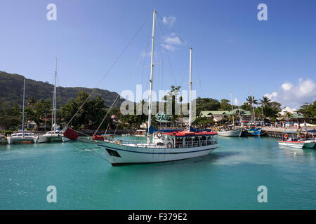 Segelboot, La Passe Hafen, La Digue Island, Seychellen Stockfoto