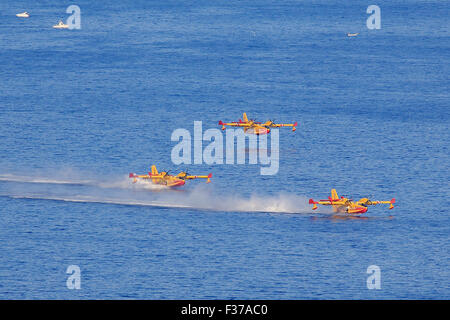 Feuerwehr Flugzeug Canadair CL-415, französischen Sécurité Civile, füllen mit Meerwasser, Waldbrände zu löschen Stockfoto