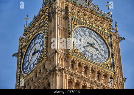 Big Ben ist der Spitzname für die große Glocke der Uhr am nördlichen Ende des Palace of Westminster in London Stockfoto