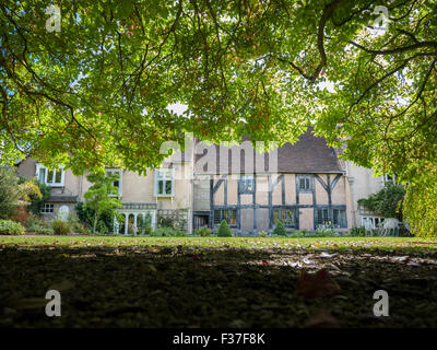 Im vierzehnten und fünfzehnten Jahrhundert erbaut, ist dieses Holz gerahmt mittelalterliche Gebäude Klinikum Lord Leycester Warwick. Stockfoto