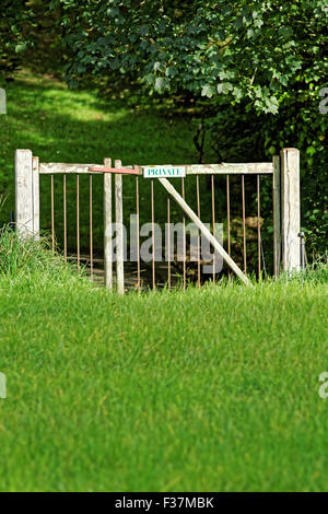 Private Zeichen auf Parkland Tor Stockfoto