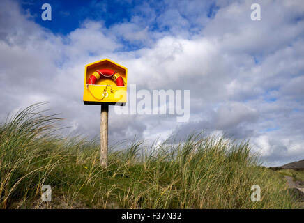 Rettungsring am Strand, auf dem Ring of Beara Stockfoto