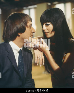 SONNY und CHER Pomotional Foto von US-vocal Duo über 1966 Stockfoto