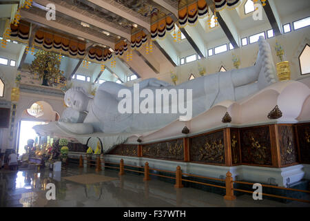 Eine große Festlegung Buddha am Wat Pa Phu Kon-Tempel, Thailand Stockfoto