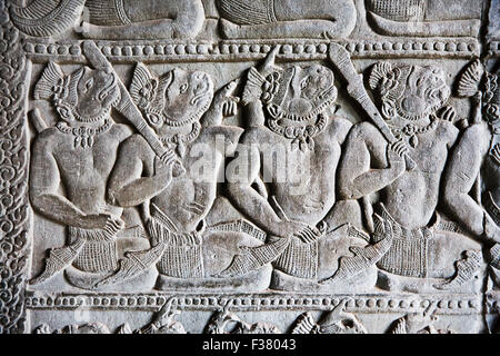 Fragment der Basrelief am Tempelanlage Angkor Wat. Angkor archäologischer Park, Siem Reap Provinz, Kambodscha. Stockfoto