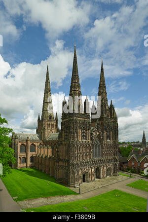 Westfassade der Kathedrale von Lichfield Stockfoto