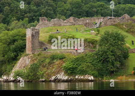 Urquhart Castle und Loch Ness, in der Nähe von Drumnadrochit, Highland Region, Schottland. Stockfoto