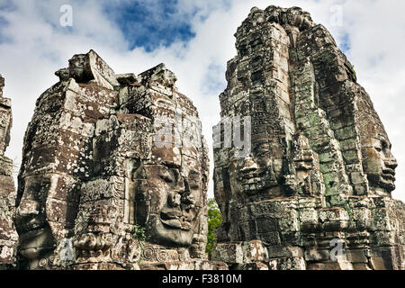 Geschnitzten Stein riesige Flächen am Bayon Tempel. Angkor archäologischer Park, Siem Reap Provinz, Kambodscha. Stockfoto